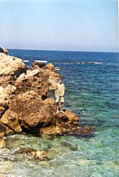 Arthur langs de kust in de haven van Hersonissos