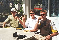Arthur, Lars en Joost aan de raki